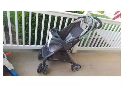 DECREASE Greco Stroller, Car Seat, Two Car Seat Bases and Rocker Frame - $200